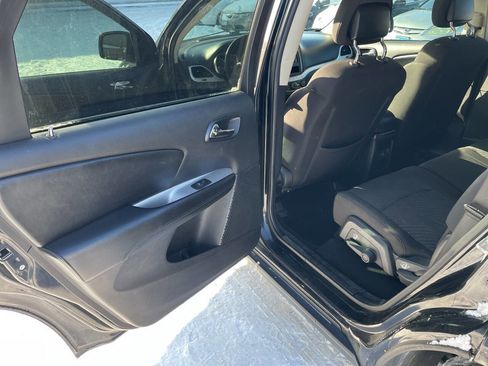 Used 2018 Dodge Journey SE image 12