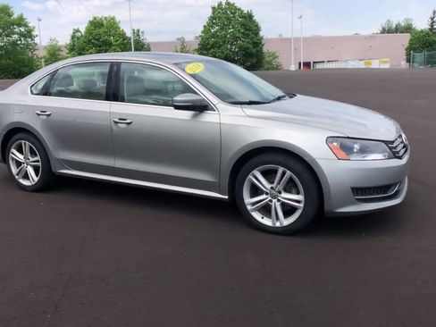 Used 2014 Volkswagen Passat TDI SE FWD image 2