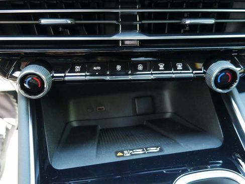 New 2026 Chevrolet Traverse LT w/ LPO, Floor Liner Package image 17