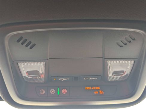 Used 2022 Chevrolet Traverse LS FWD image 28