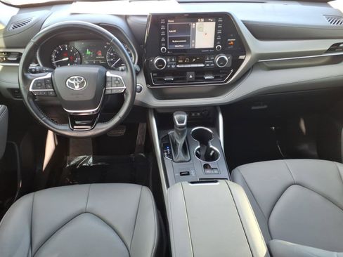 Used 2021 Toyota Highlander XLE image 16