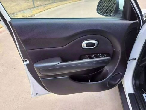 Used 2016 Kia Soul + FWD image 16