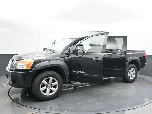 Used 2011 Nissan Titan SV image 34
