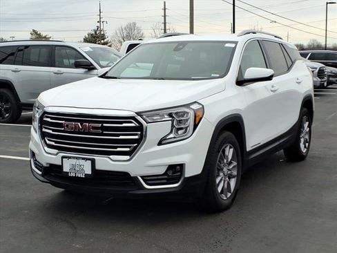 Used 2023 GMC Terrain SLT image 2