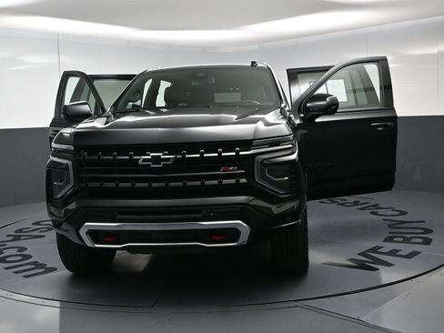 Used 2025 Chevrolet Suburban Z71 AWD/4WD image 22