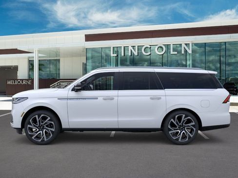 New 2026 Lincoln Navigator L Reserve AWD/4WD image 3