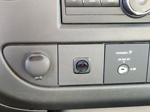 Used 2016 Chevrolet Express 3500 RWD image 26