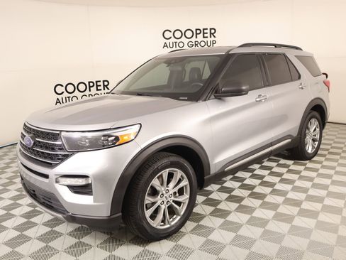 Used 2020 Ford Explorer XLT w/ Equipment Group 202A AWD/4WD image 9