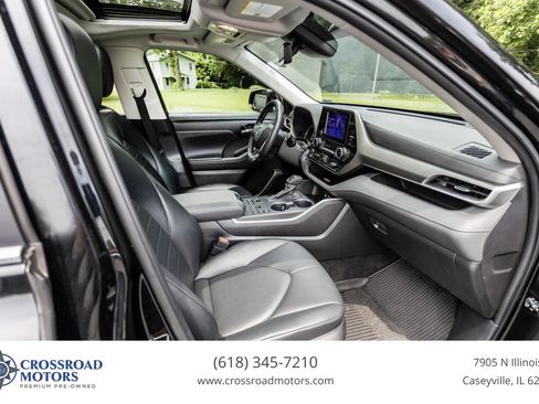 Used 2023 Toyota Highlander XLE AWD/4WD image 31