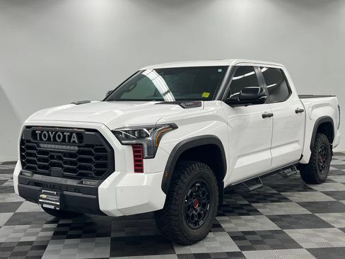 Used 2025 Toyota Tundra Limited AWD/4WD image 6