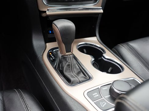 Used 2016 Jeep Grand Cherokee Limited AWD/4WD image 24