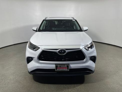 Used 2023 Toyota Highlander XLE FWD image 8