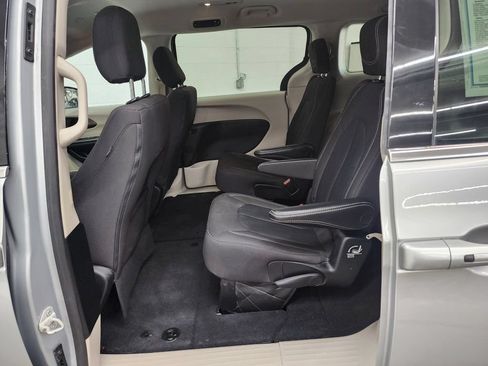 Used 2023 Chrysler Voyager LX FWD image 22