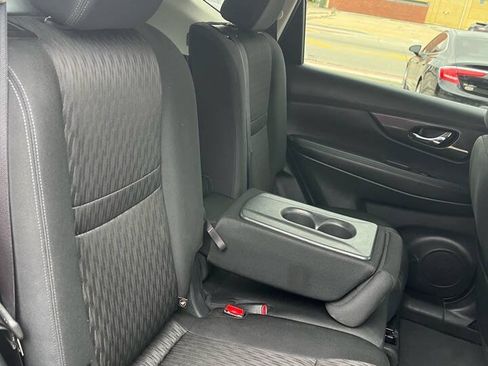 Used 2017 Nissan Rogue SV AWD/4WD image 35