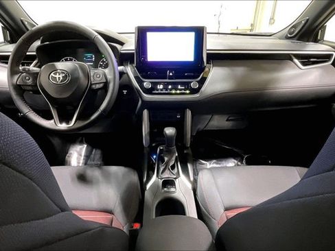 Used 2024 Toyota Corolla Cross AWD Hybrid w/ Moonroof Package image 15