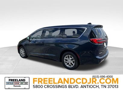 New 2025 Chrysler Pacifica Select