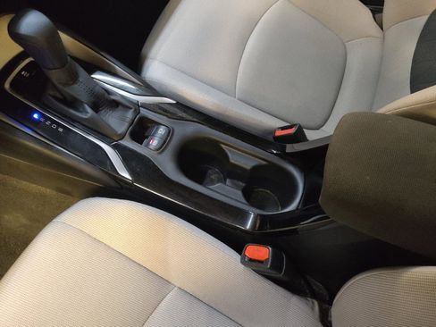 Used 2021 Toyota Corolla LE FWD image 26