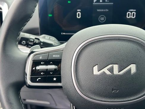 Used 2025 Kia Sorento EX w/ EX Panoramic Sunroof Package image 23