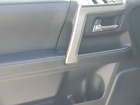 Used 2018 Toyota 4Runner SR5 image 40