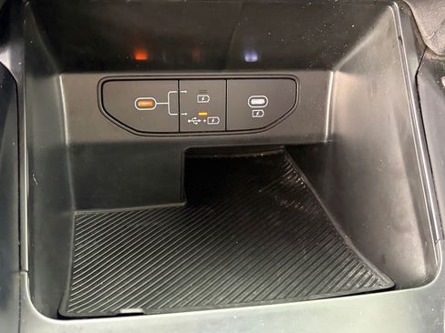 Certified 2025 Kia Sorento LX FWD image 29