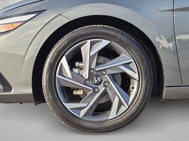 Used 2025 Hyundai Elantra SEL FWD image 23