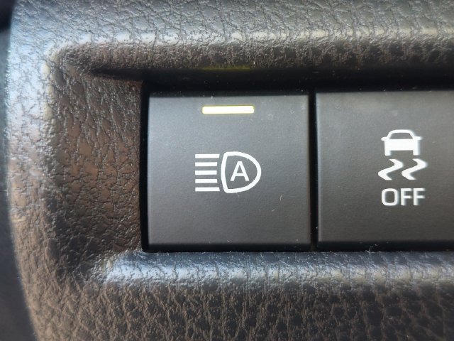 Used 2025 Toyota Camry LE FWD image 19
