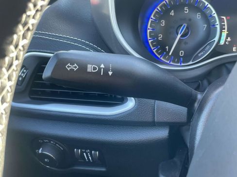 New 2026 Chrysler Pacifica Select image 30