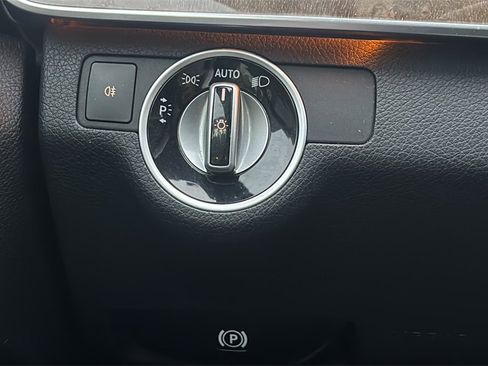 Used 2014 Mercedes-Benz E 350 4MATIC Sedan image 26