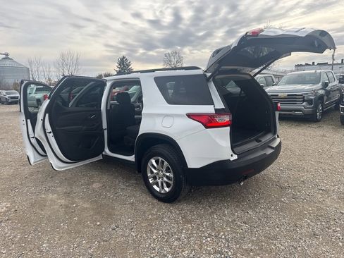 Used 2021 Chevrolet Traverse LT image 32