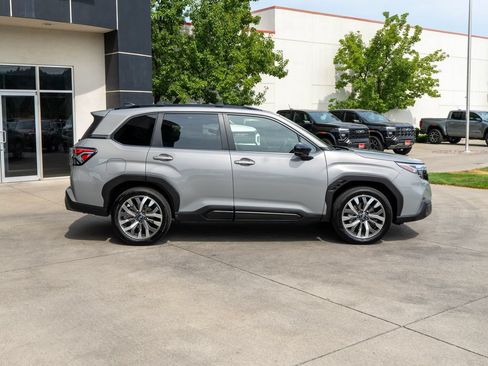 Used 2025 Subaru Forester Touring AWD/4WD image 8