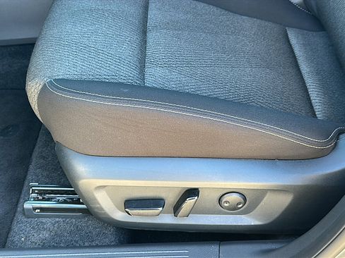 Certified 2025 Nissan Rogue SV image 15