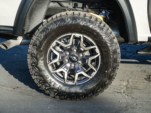 New 2026 Chevrolet Colorado ZR2 w/ Technology Package AWD/4WD image 11