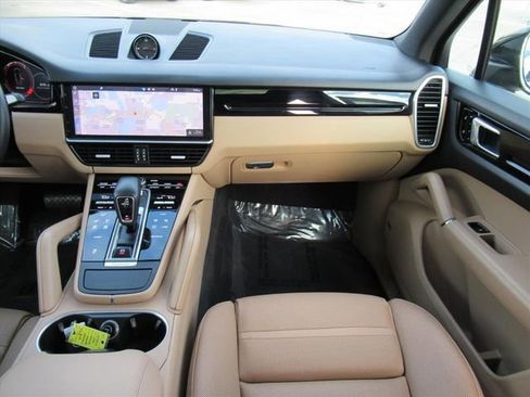Used 2020 Porsche Cayenne image 13