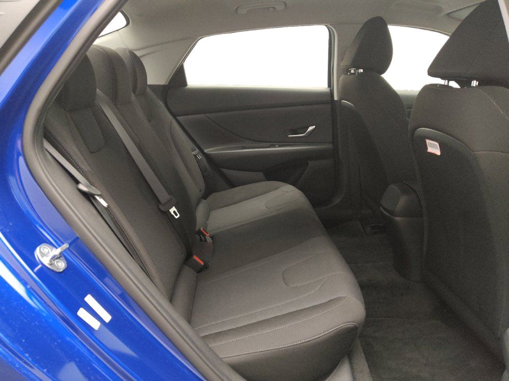 Used 2023 Hyundai Elantra SE FWD image 19