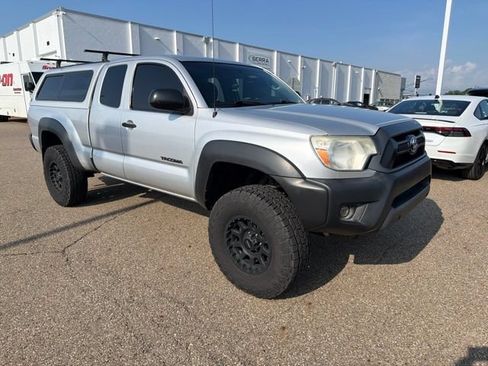 Used 2013 Toyota Tacoma 4x4 Access Cab V6 w/ Convenience Pkg image 2