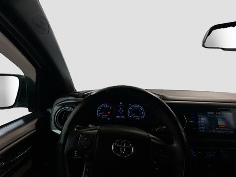 Used 2018 Toyota Tacoma TRD Off-Road w/ Technology Package AWD/4WD image 7