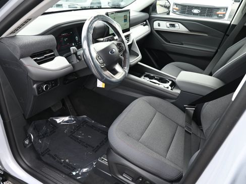 New 2026 Ford Explorer Active RWD image 15