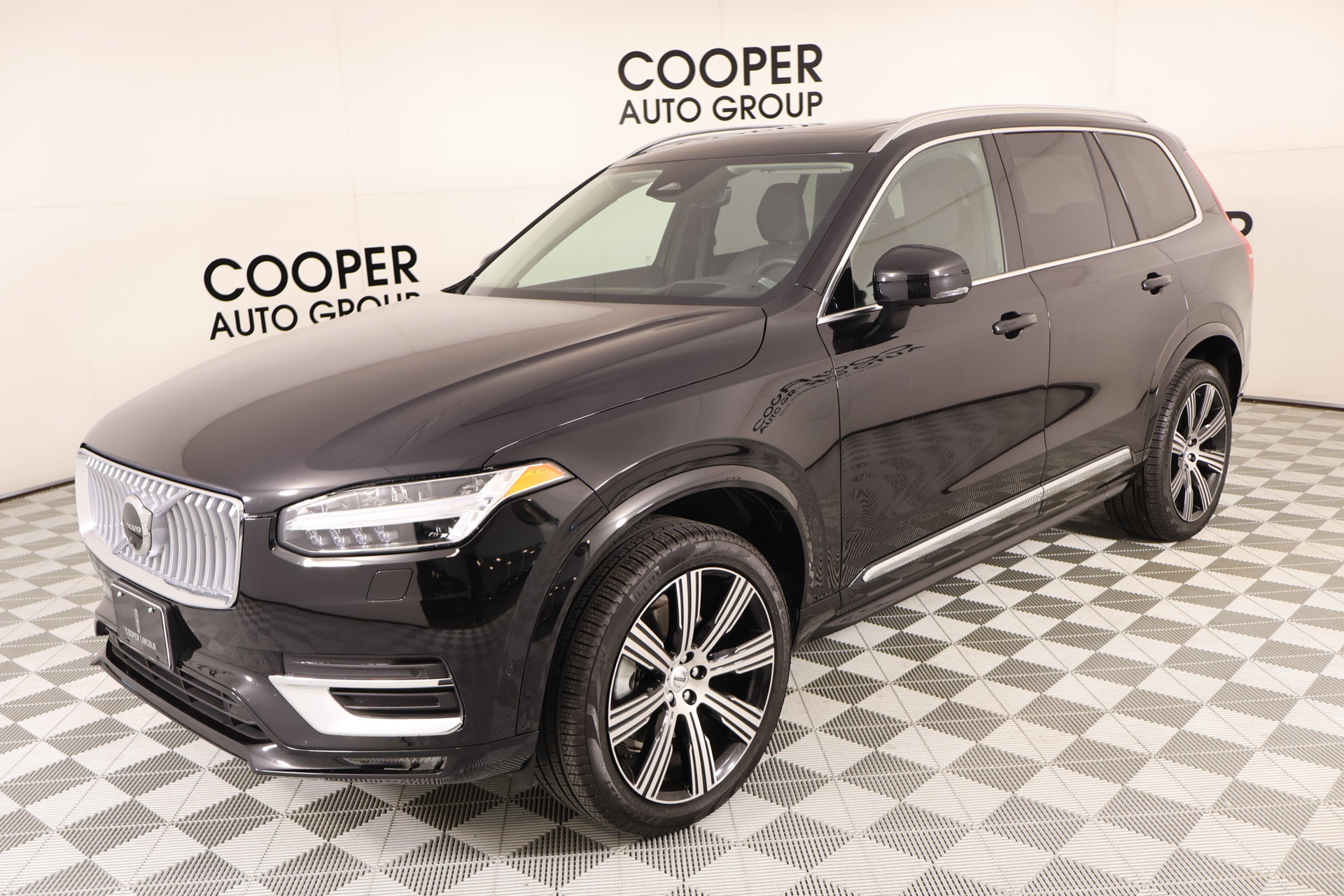 Used 2025 Volvo XC90 B6 Ultra w/ Protection Package Premier AWD/4WD image 11