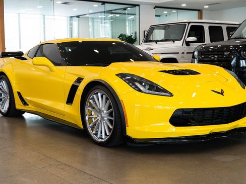 Used 2019 Chevrolet Corvette Z06 RWD image 3