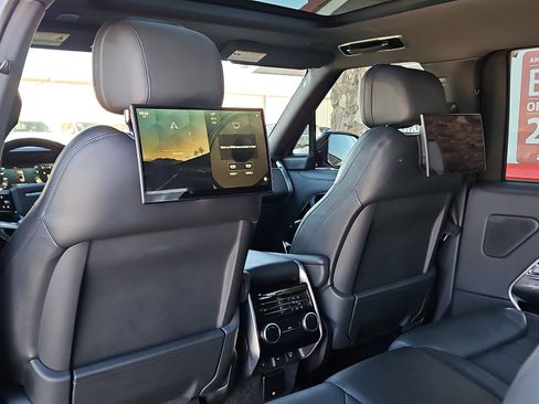 Used 2023 Land Rover Range Rover Long Wheelbase Autobiography image 9