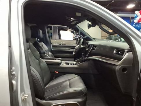 Used 2024 Jeep Wagoneer L Series III w/ Flexible Seating Group AWD/4WD image 20