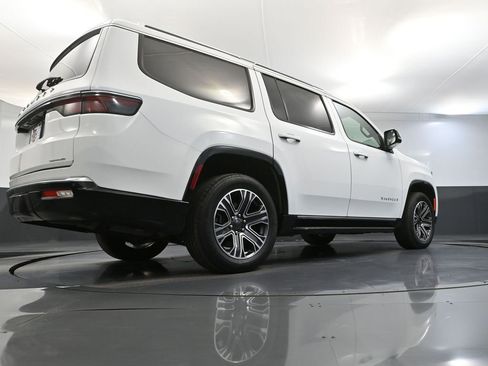 Used 2023 Jeep Wagoneer Series II AWD/4WD image 39