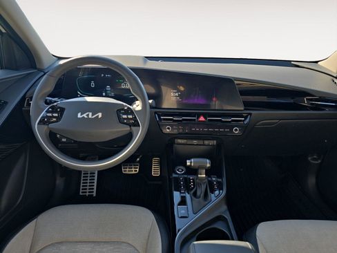 Used 2023 Kia Niro SX Touring FWD image 9