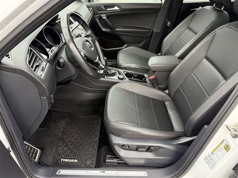 Used 2021 Volkswagen Tiguan SE R-Line image 11