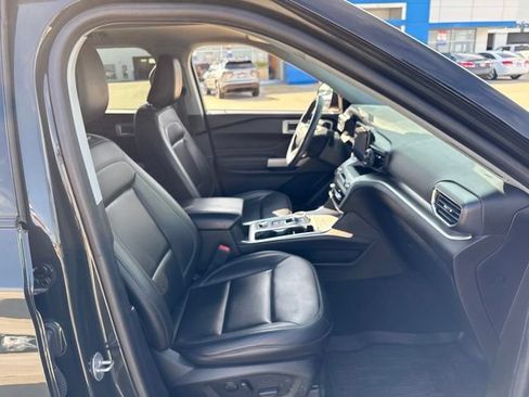 Used 2022 Ford Explorer XLT w/ Equipment Group 202A AWD/4WD image 27