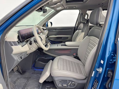 Used 2024 Kia EV9 Land image 17