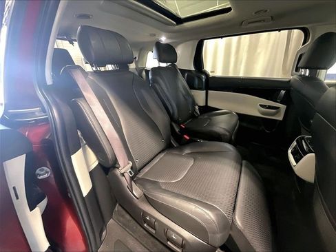 Used 2023 Kia Carnival SX Prestige FWD image 16