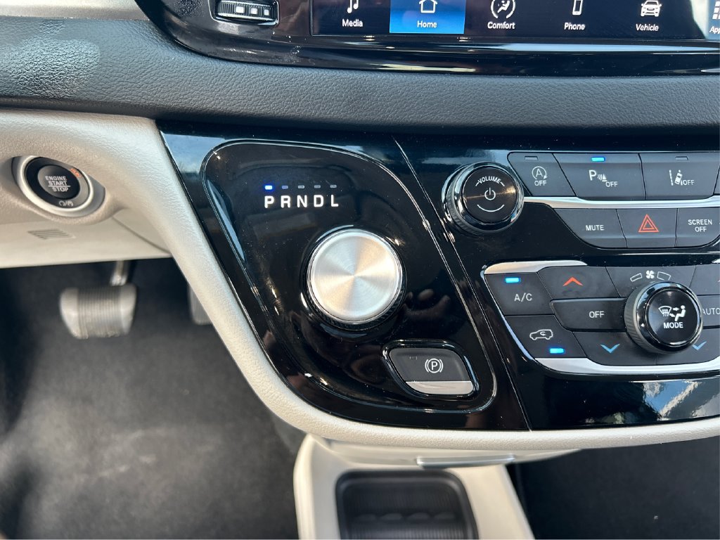 Used 2024 Chrysler Pacifica Touring-L FWD image 24