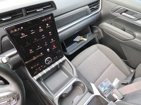 Used 2025 GMC Terrain Elevation image 3