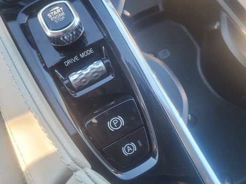 Used 2020 Volvo XC90 T6 Inscription w/ Protection Package Premier image 28